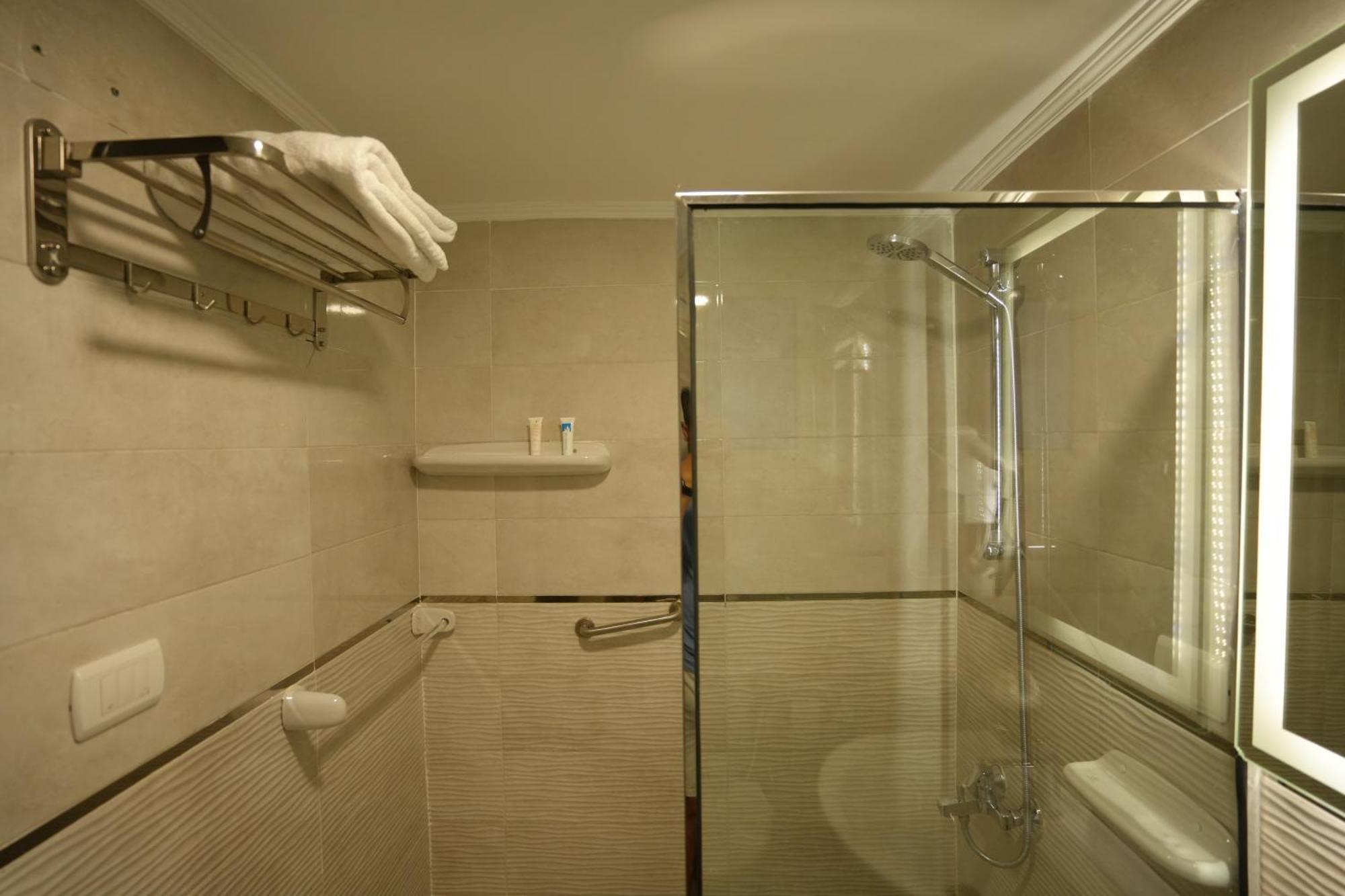 Mar Charbel Hotel カイロ エクステリア 写真